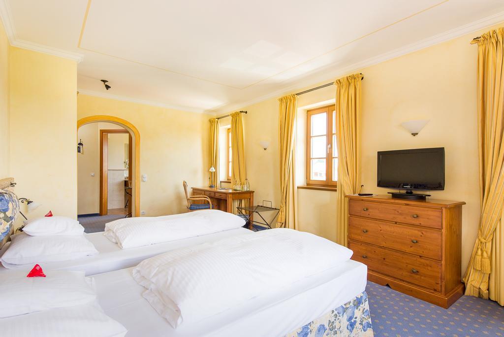Hotel Und Landgasthof Altwirt Grosshartpenning Exterior foto