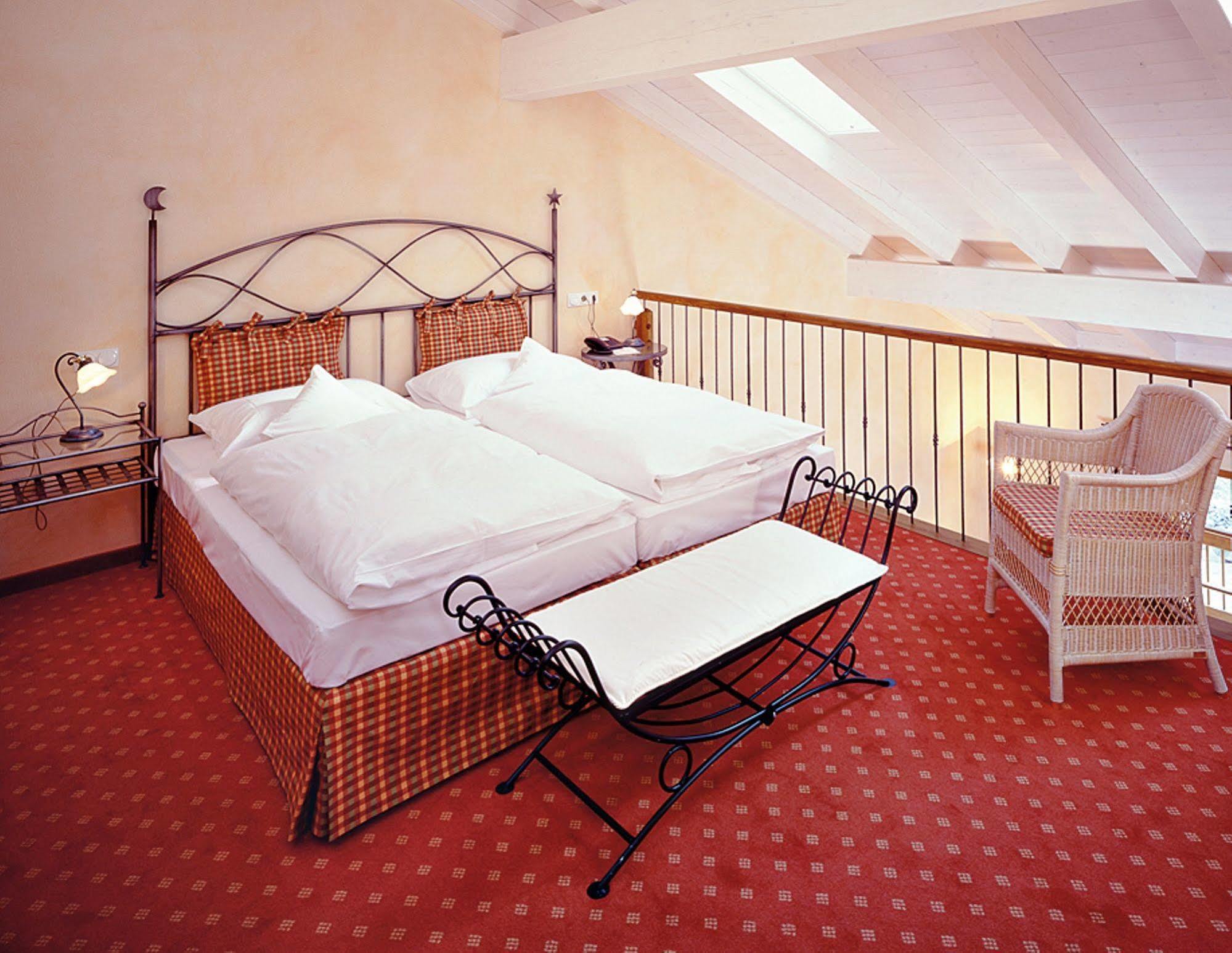 Hotel Und Landgasthof Altwirt Grosshartpenning Exterior foto