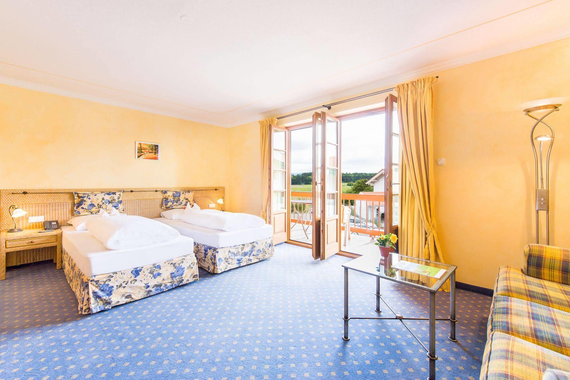 Hotel Und Landgasthof Altwirt Grosshartpenning Exterior foto