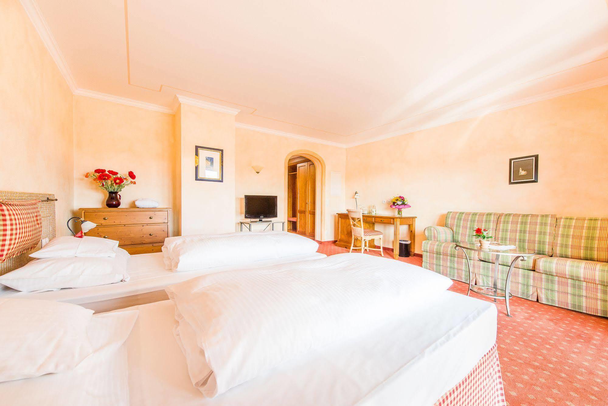 Hotel Und Landgasthof Altwirt Grosshartpenning Exterior foto