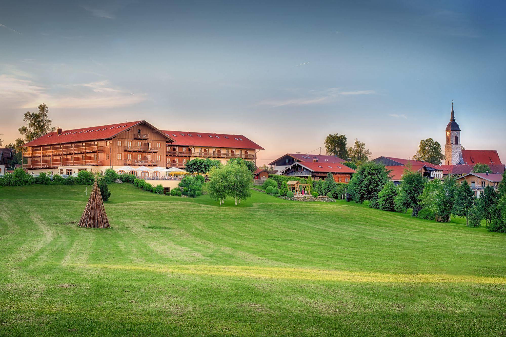Hotel Und Landgasthof Altwirt Grosshartpenning Exterior foto
