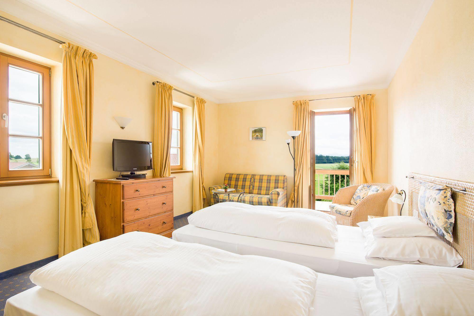 Hotel Und Landgasthof Altwirt Grosshartpenning Exterior foto