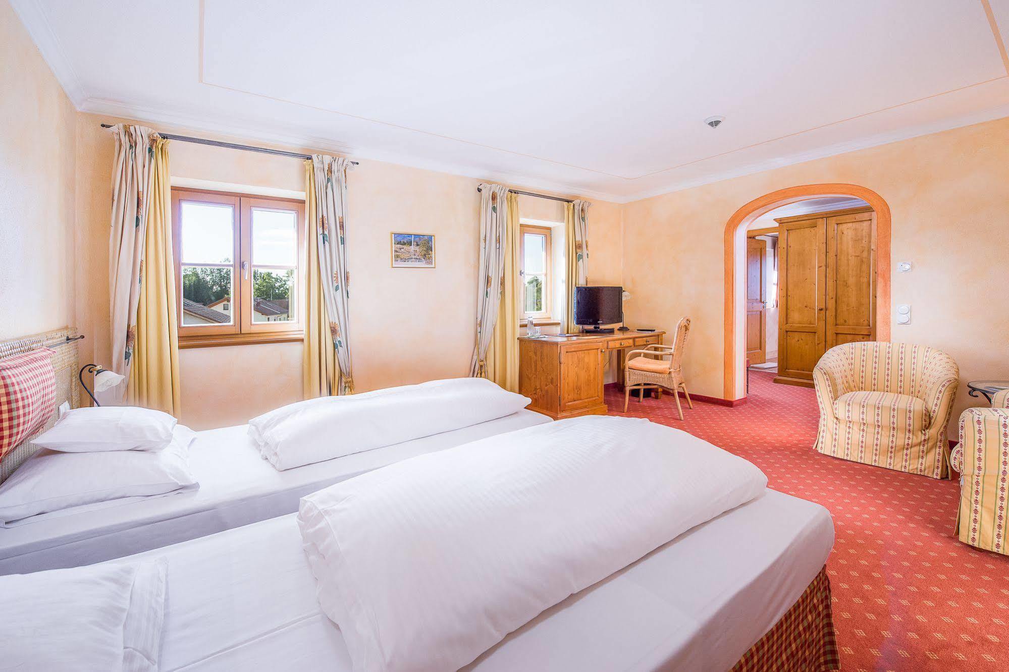 Hotel Und Landgasthof Altwirt Grosshartpenning Exterior foto